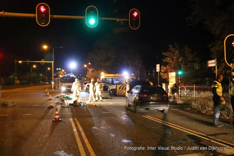 Beknelde automobilist door brandweer bevrijd bij ongeval Bussum