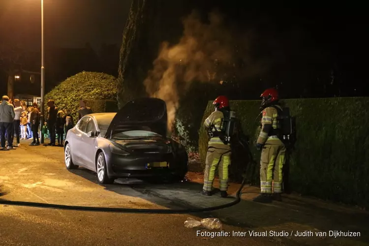 Elektrisch voertuig uitgebrand in Bussum