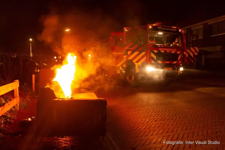 Bankstel in brand gestoken in Huizen