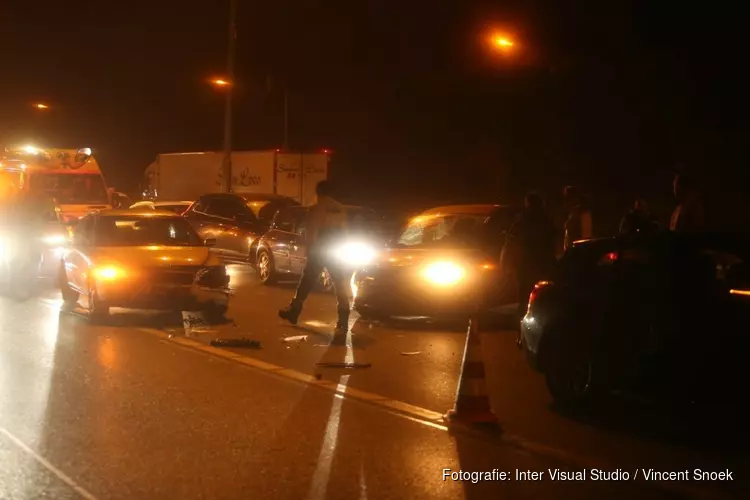 Aanrijding met drie auto&#39;s op A1