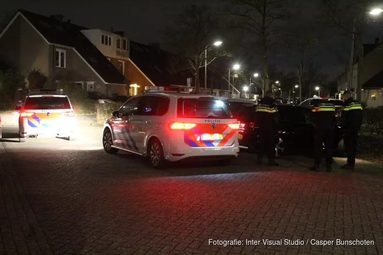 Automobilist slaat op de vlucht in Huizen