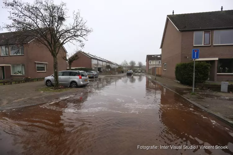 Twee waterleidingen springen kort na elkaar in Huizen