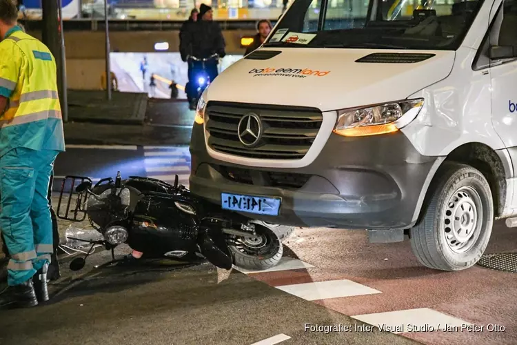 Scooterrijder aangereden in Hilversum