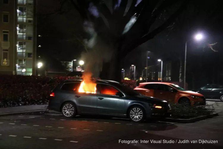 Auto brandt uit op parkeerplaats naast zorgcentrum Bussum