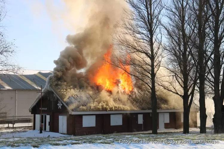 Flinke brand in scoutinggebouw Naarden