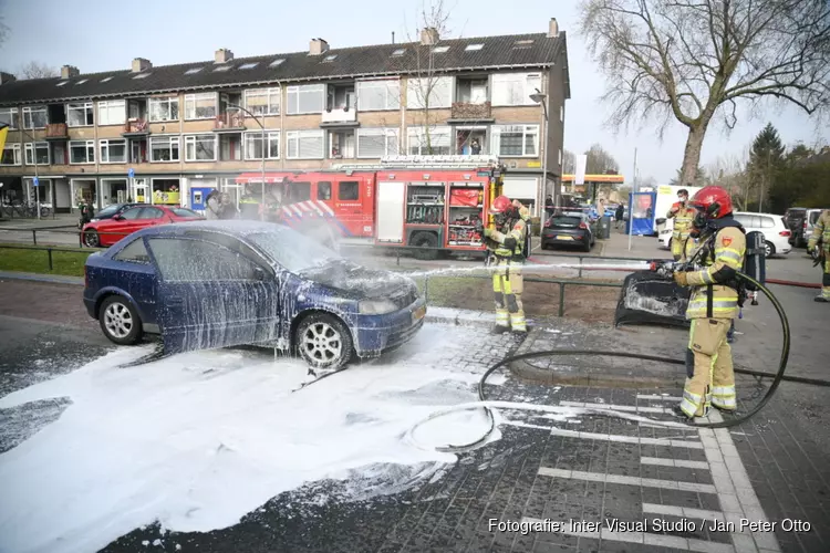 Auto in brand op de Stephensonlaan in Hilversum