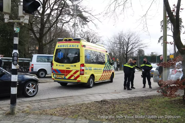 Drie auto&#39;s betrokken bij botsing Huizen