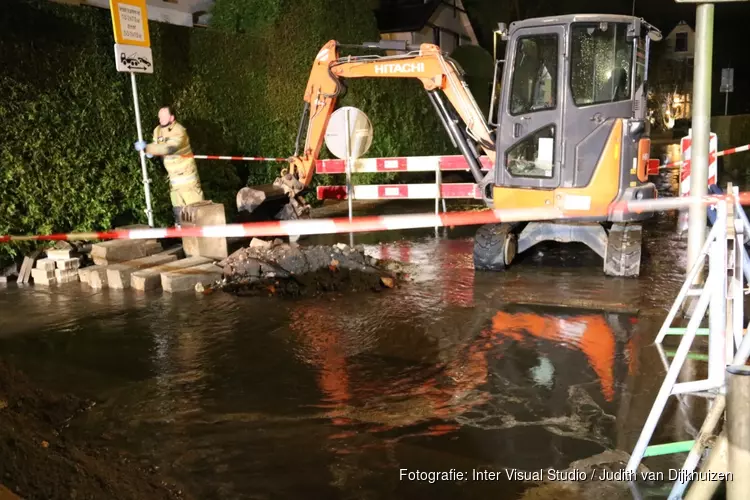 Willemslaan Bussum onder water na werkzaamheden