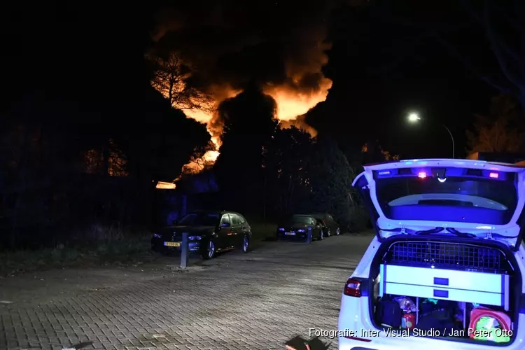 Grote brand in Hilversum: tientallen mensen geëvacueerd