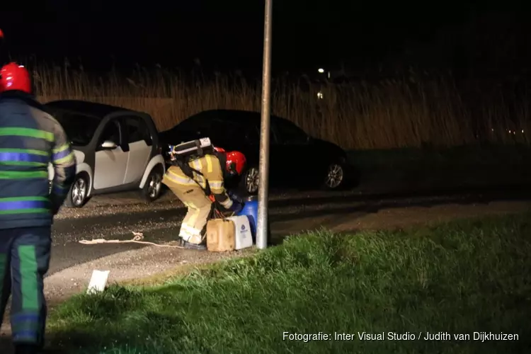 Verdachte jerrycans gevonden langs weg in Weesp