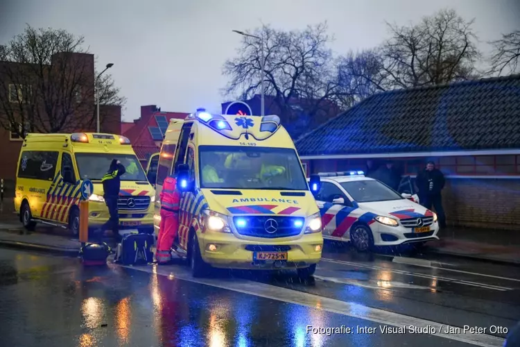 Fietsster ernstig gewond na aanrijding met auto in Hilversum