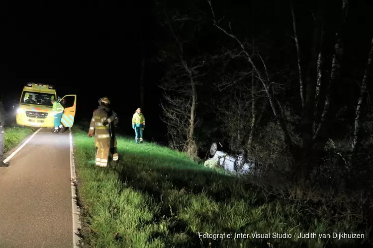 Auto na crash achter gelaten in Hilversum