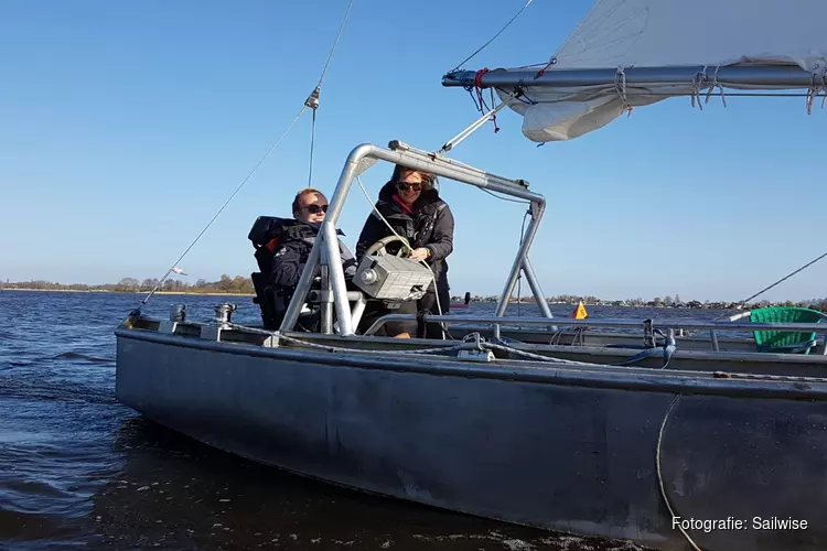 Mensen met handicap zeilen € 9.000,- bij elkaar op Loosdrechtse Plassen