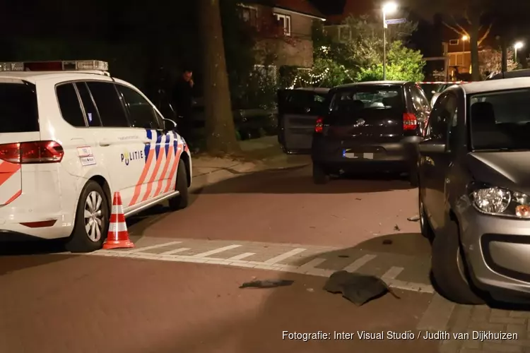 Auto gecrasht in Bussum, forensische opsporing doet onderzoek