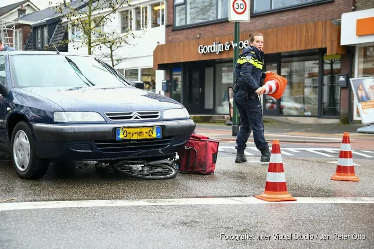 Fietser komt met schrik vrij bij ongeval in Hilversum