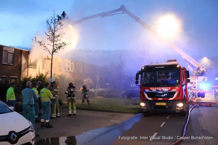 Uitslaande brand in woning Huizen