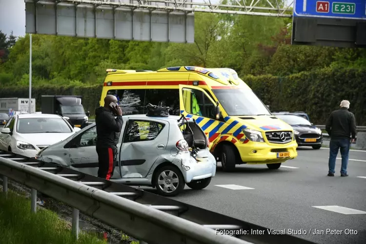 Ongeval met drie voertuigen op A1 bij Laren