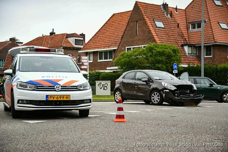 Veel schade bij ongeval op kruising Hilversum