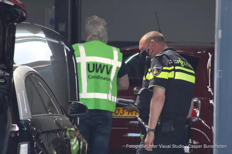 Politie valt bedrijven binnen in Huizen