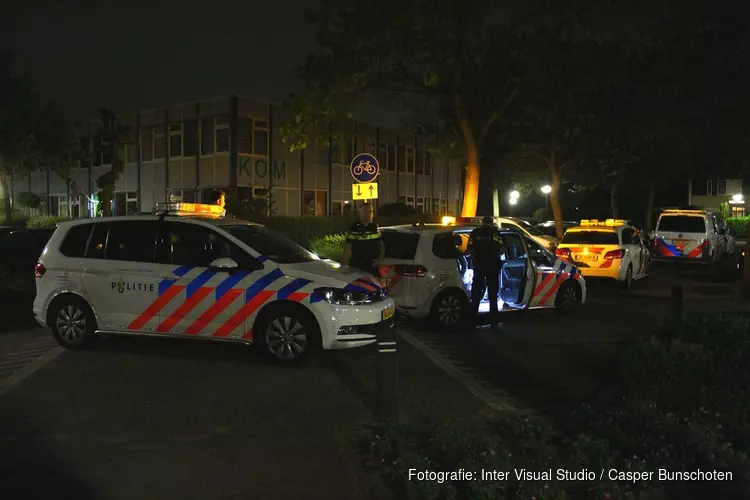 Arrestatieteam valt woning in Huizen binnen