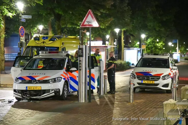 Politieauto botst op inzinkbare paal in Hilversum