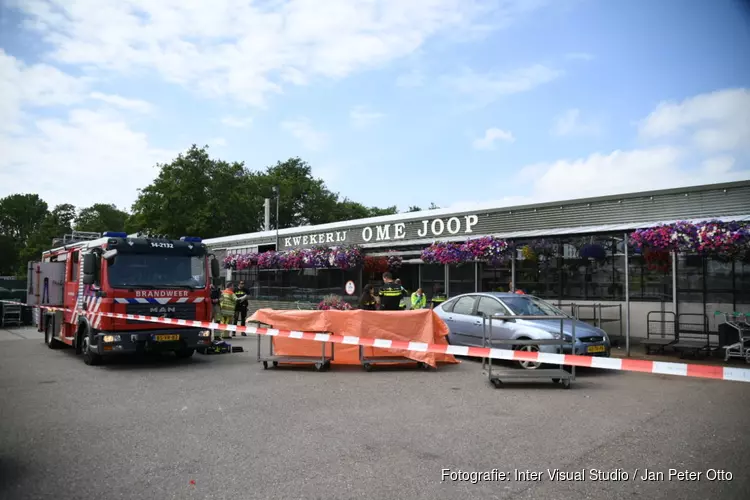 Ernstig ongeval op parkeerterrein van tuincentrum Kortenhoef