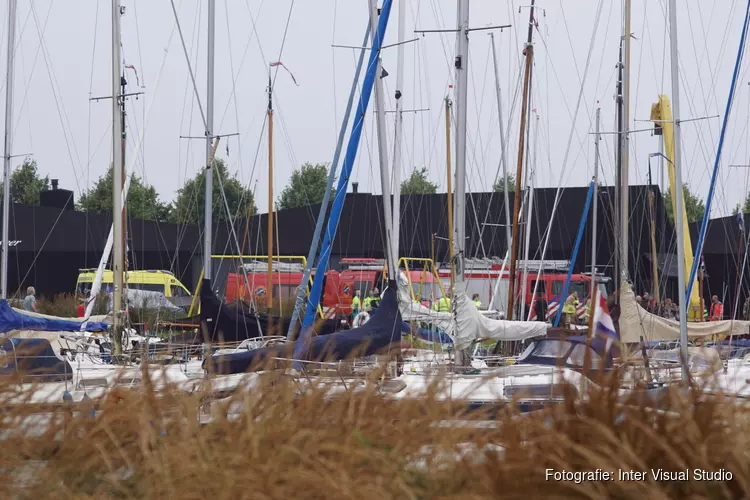 Zoekactie naar drenkeling in jachthaven Eemnes