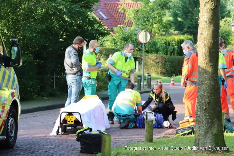 Aanrijding tussen auto en fietser in Laren