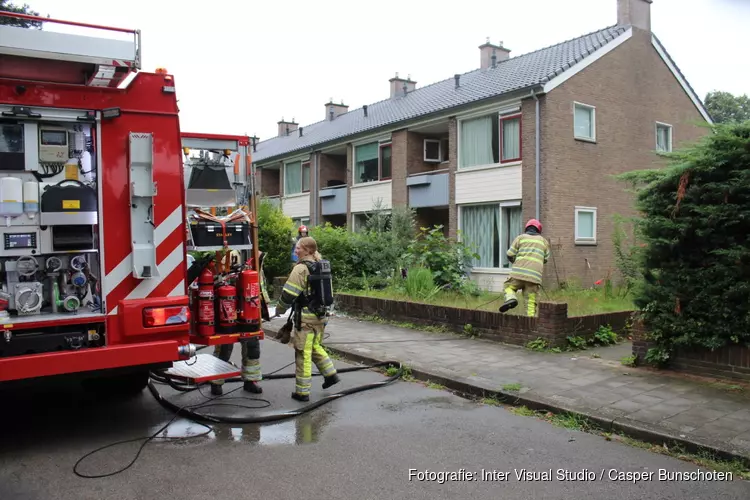 Pannetje in brand in hoekwoning Huizen