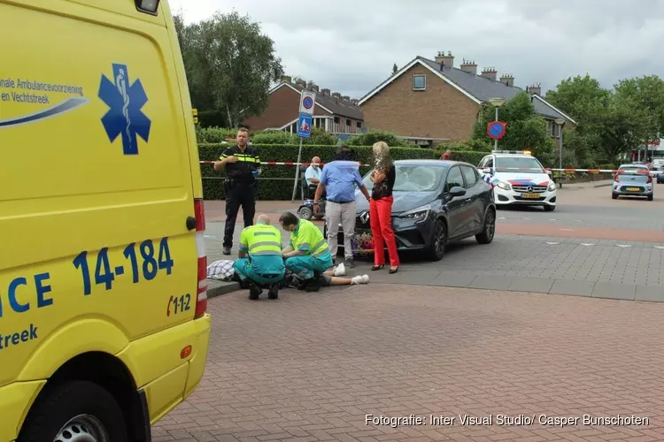 Fietser raakt gewond bij aanrijding op kruising in Huizen