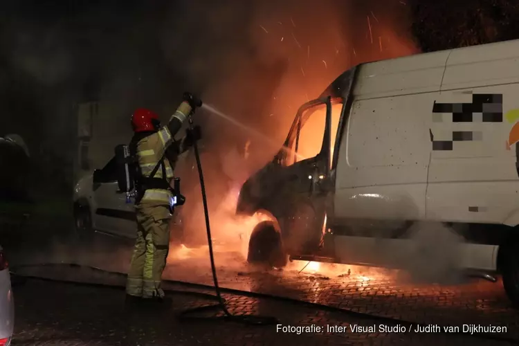 Getuigen van autobrand gezocht