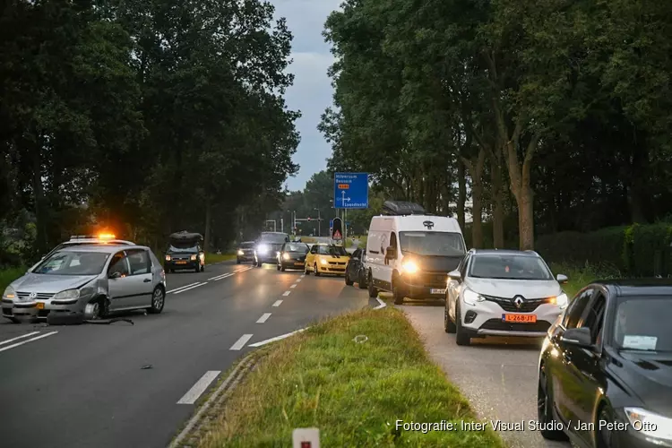 Weg afgesloten in Kortenhoef na botsing