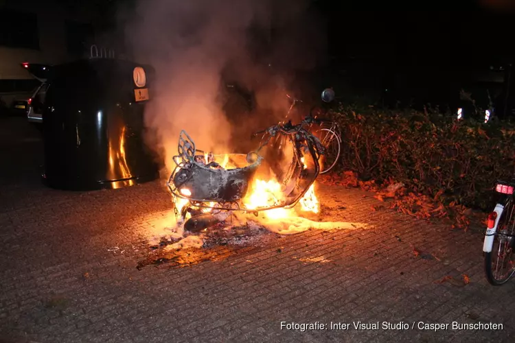 Scooter in brand in Huizen