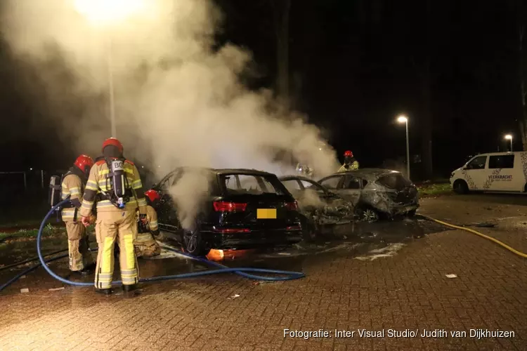 Drie auto&#39;s uitgebrand in Weesp