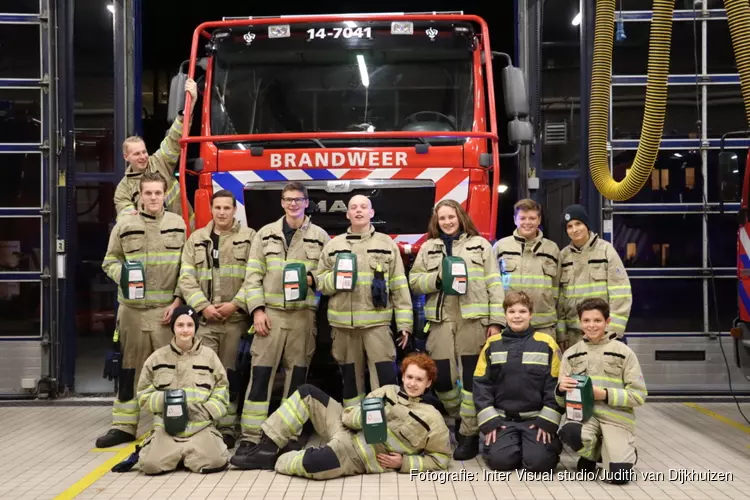 Brandweer Bussum haalt flink bedrag op voor Nederlandse Brandwondenstichting