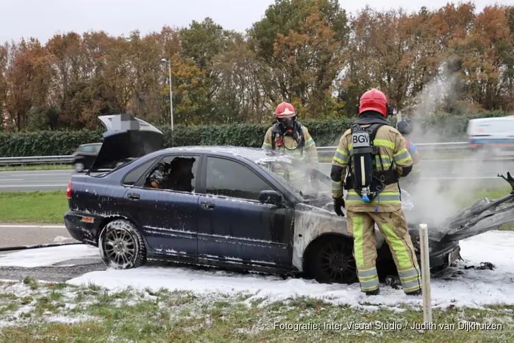 Veel rookontwikkeling bij autobrand Naarden