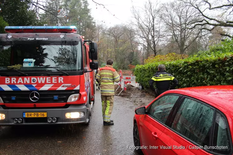 Brandweer dicht gaslek in Naarden