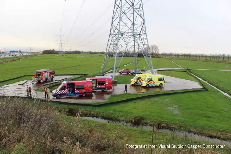 Bestuurder van gecrashte auto spoorloos in Muiderberg