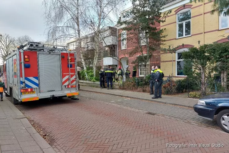 Brandweer en politie ter plaatse bij woning Bussum na melding "vreemde geur"