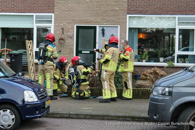 Gasleiding geraakt bij woning in Huizen