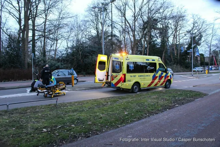 Fietser aangereden door automobilist in Huizen