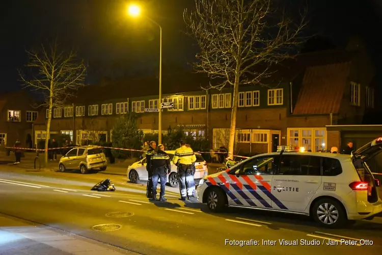 Voetganger geschept door bezorgdienst, slachtoffer zwaargewond