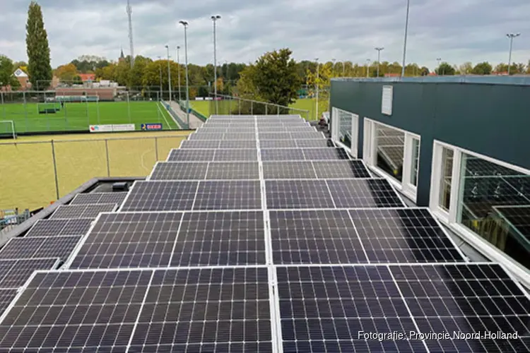 Duurzame energie voor lichtmasten Hockeyclub Naarden