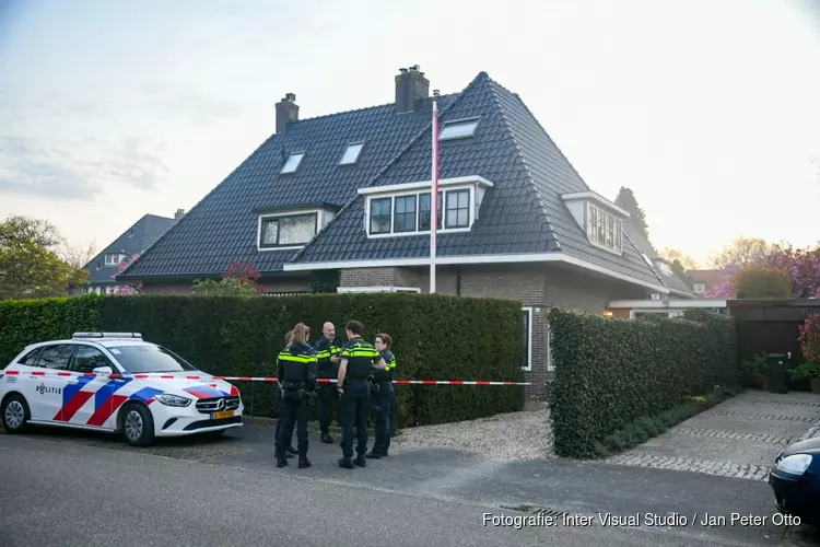 Overval op woning in Bussum: Vuurwapen op straat aangetroffen