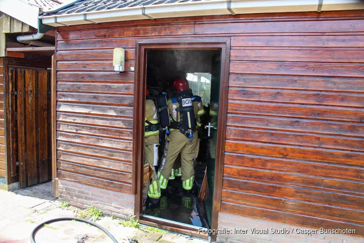 Schuurbrand door elektrische fiets in Naarden