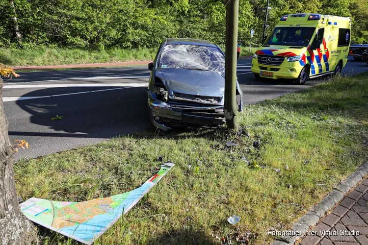 Onwel geworden automobilist krijgt ongeluk in Huizen