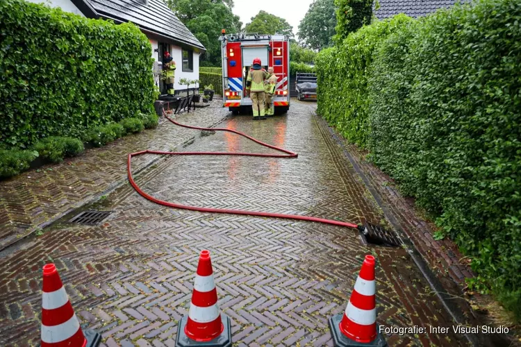 Kelder van woning onder water in Laren