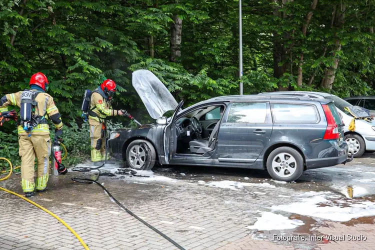 Beginnende autobrand bij hockeyclub Hilversum