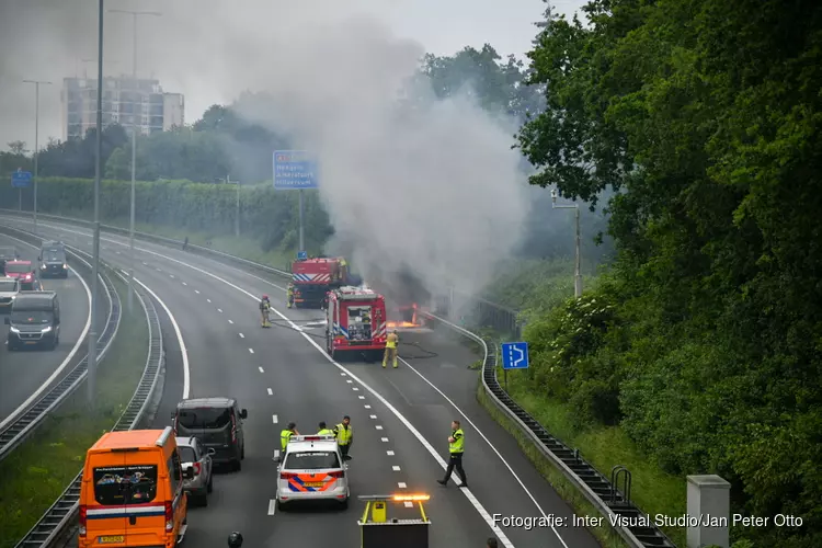 Veel vertraging door brandende vrachtwagen op de A1 bij Bussum