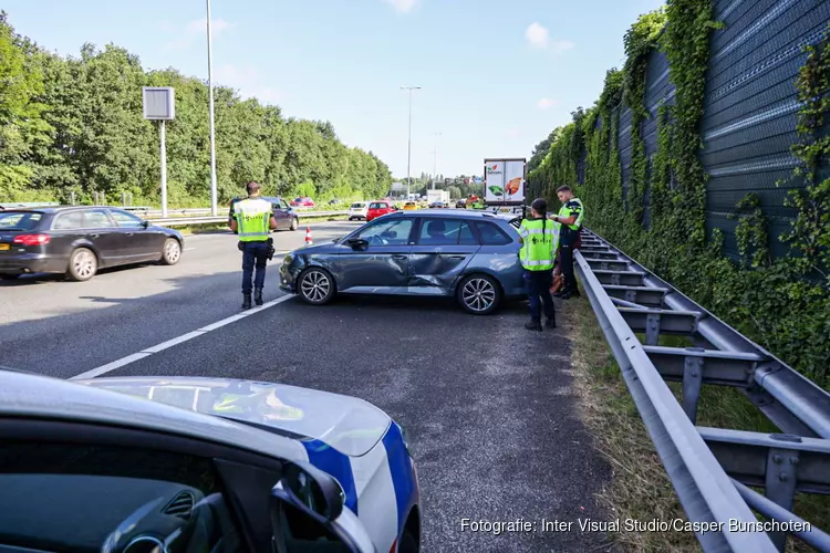 Vrachtwagenchauffeur aangehouden na ongeval op A1 bij Naarden